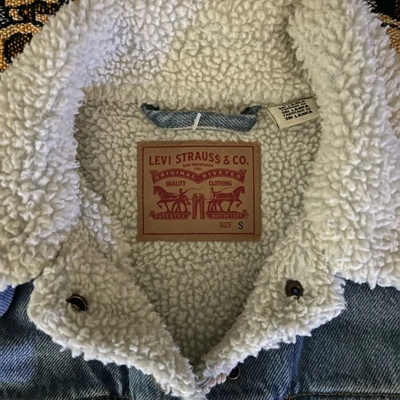 Levi’s Original Sherpa Trucker Jacket- Womens S - Picture 4 of 4